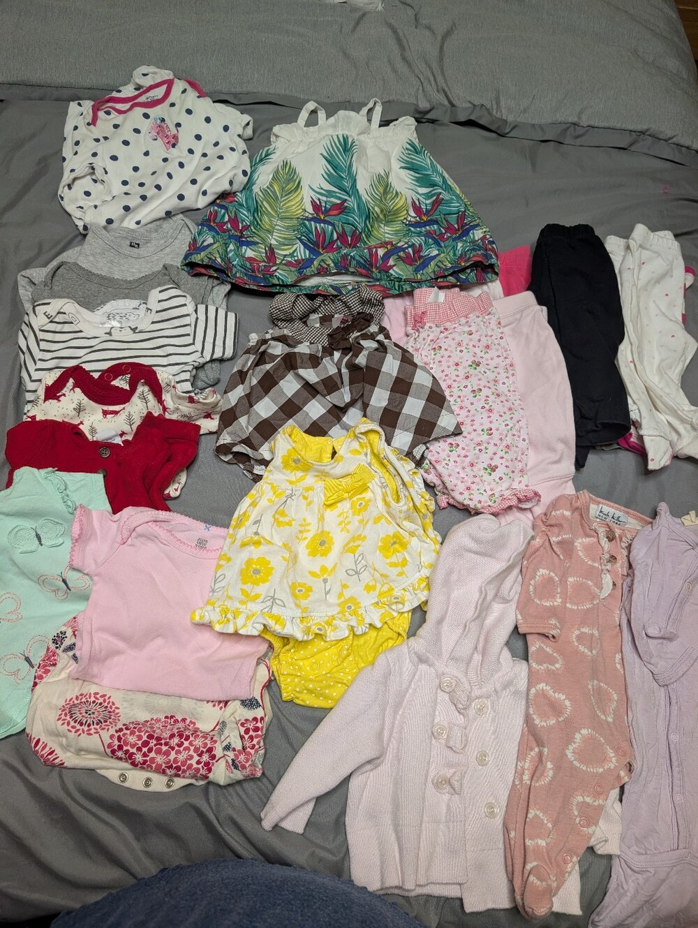 Baby Girl 0/3 Month (24 Pc) Mixed Clothing Lot